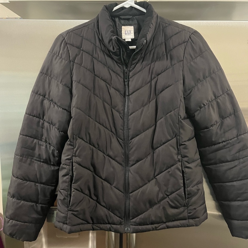 GAP Women's Black Chevron Quilted Puffer Jacket